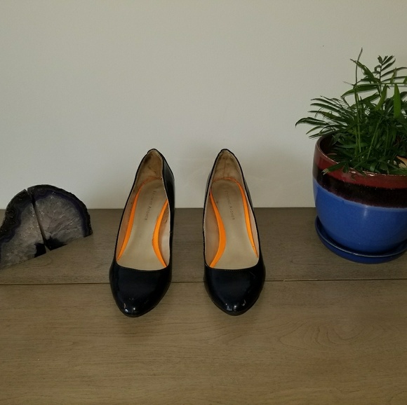 Women's 9 Etienne Aigner Heels 2.5" - Picture 2 of 3